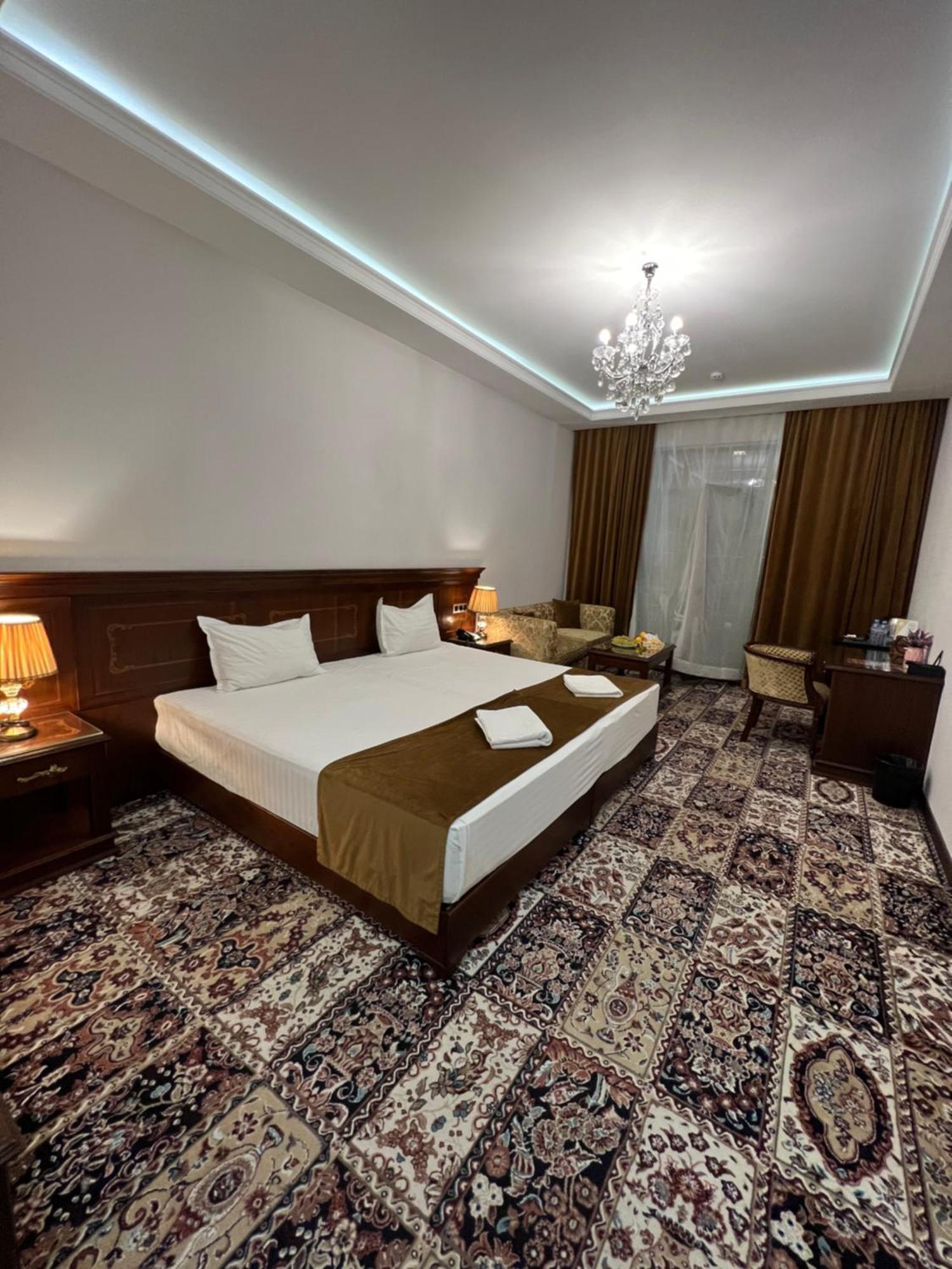 Palace Hotel Tasken Kültér fotó
